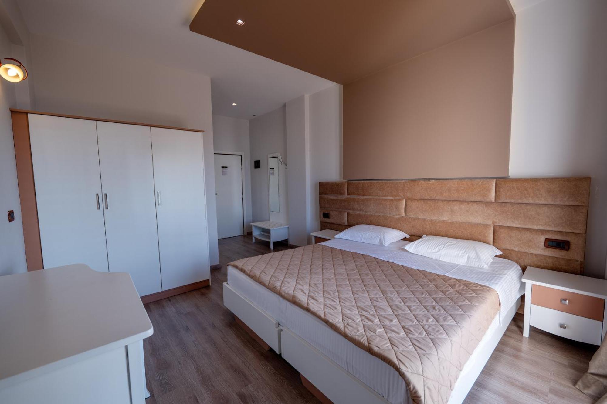 New Heaven Hotel Σαράντα Εξωτερικό φωτογραφία